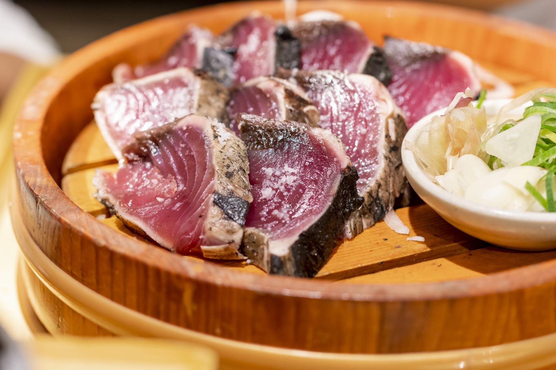 カツオ（鰹）の魅力を極める：初鰹と戻り鰹の違い、旬、味覚、調理技法まで徹底解説 | モフネット